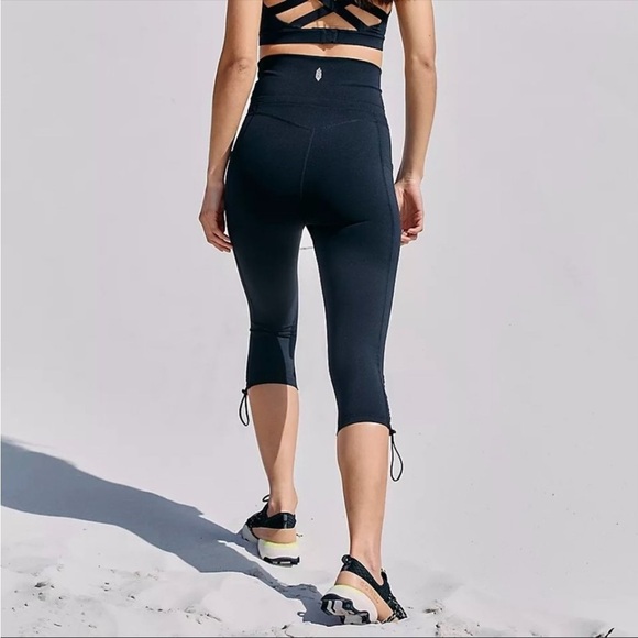 NEW FREE PEOPLE Class Act Cropped Legging in Black Size XS - Picture 2 of 6